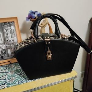 Classy Leopard Purse